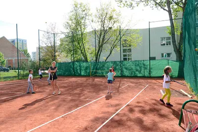 Korty tenisowe, Szkoła Tenisa Aktywni 44